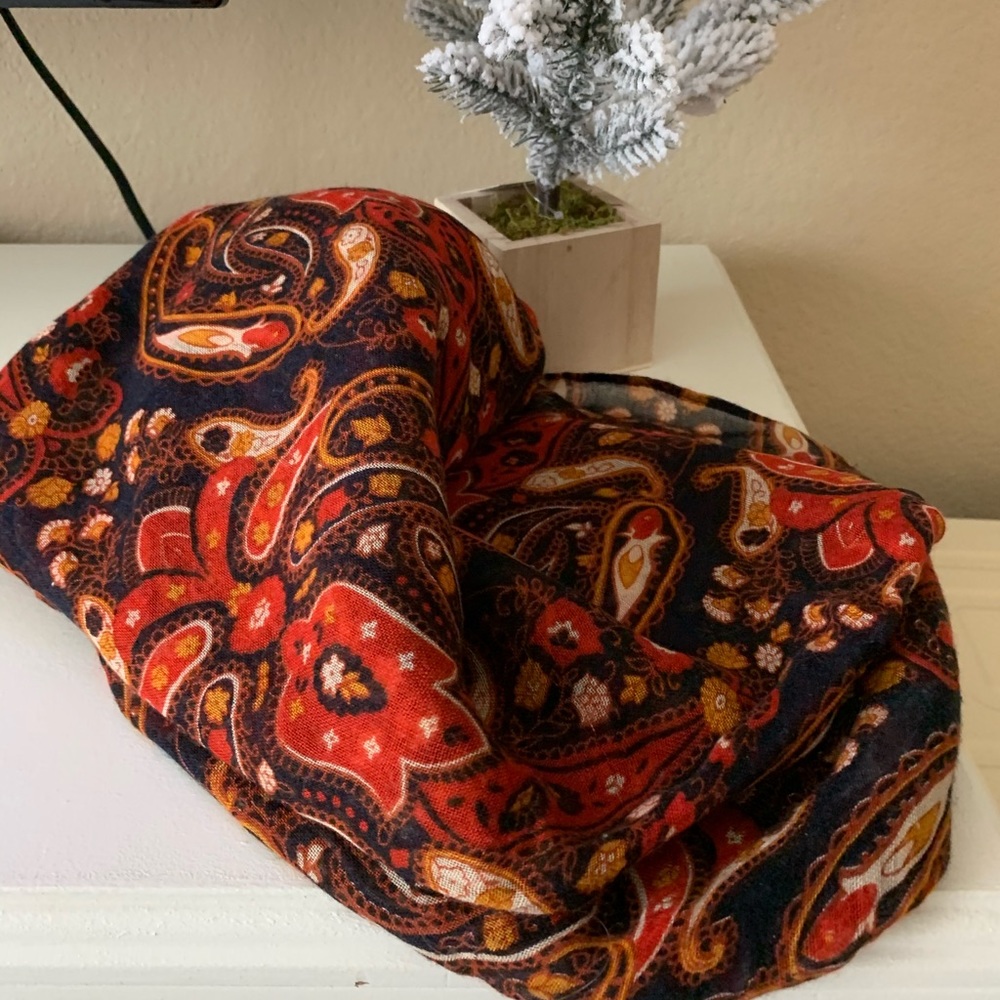 Women’s scarf